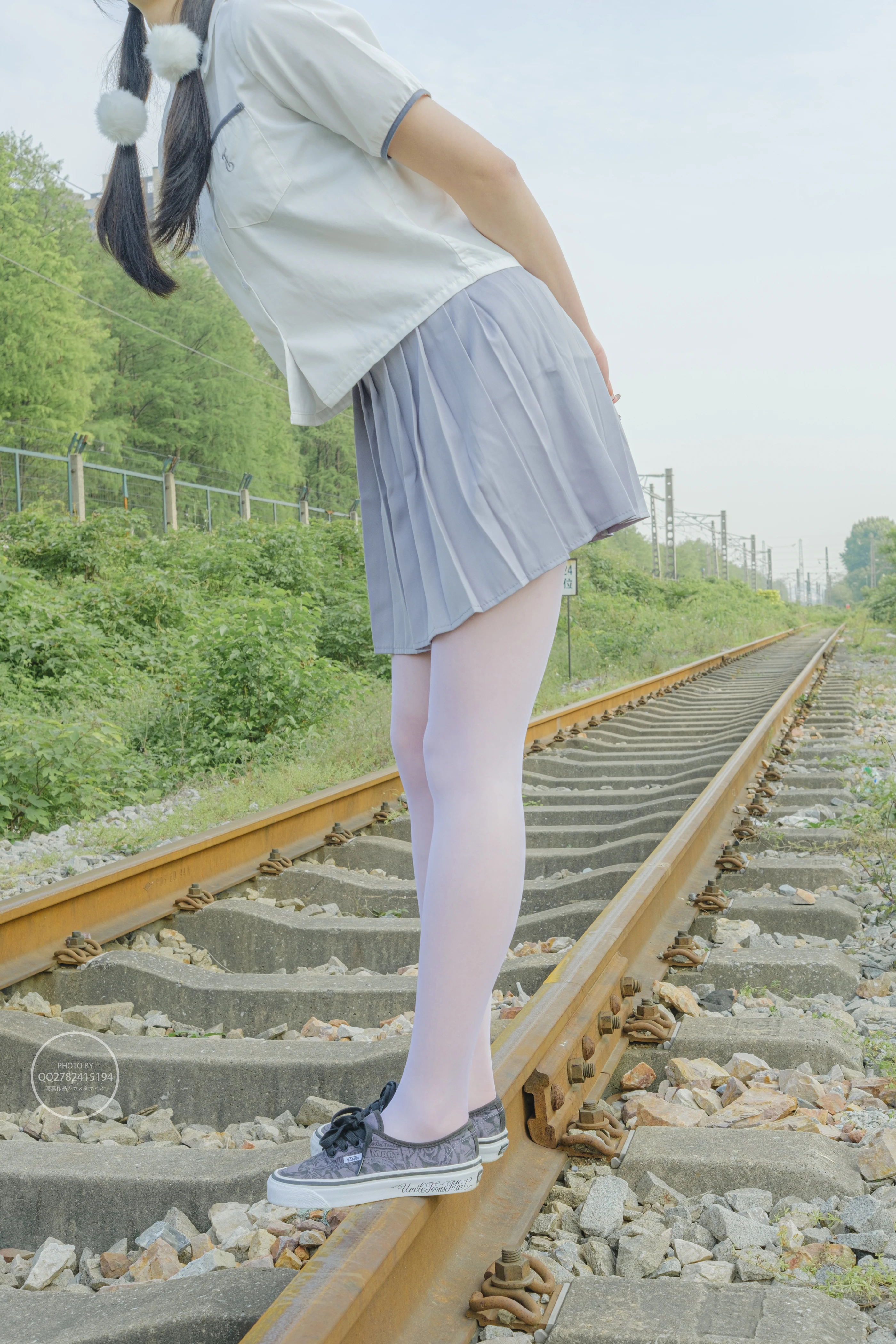 森萝财团 有料 NO.038 吸吸 铁轨边的JK白丝美少女 [60P]插图3